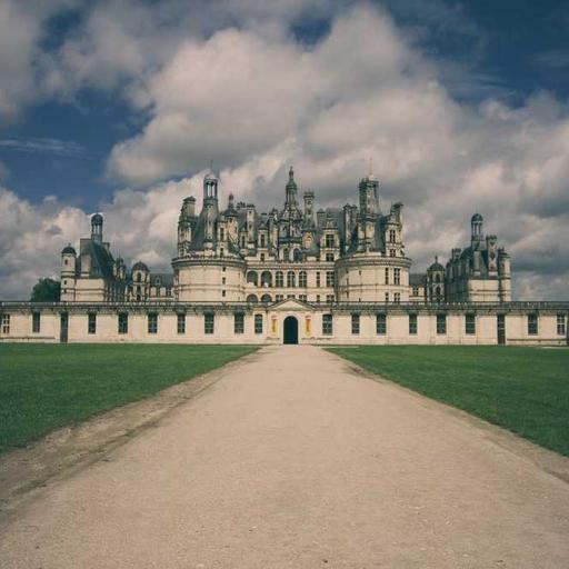 Peran Desainer Lokal dalam Mempopulerkan Identitas Budaya Melalui Fashion